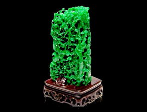 匠心獨(dú)運(yùn)琢美玉 薛紅洋的翡翠精品創(chuàng)作與文化傳承之路